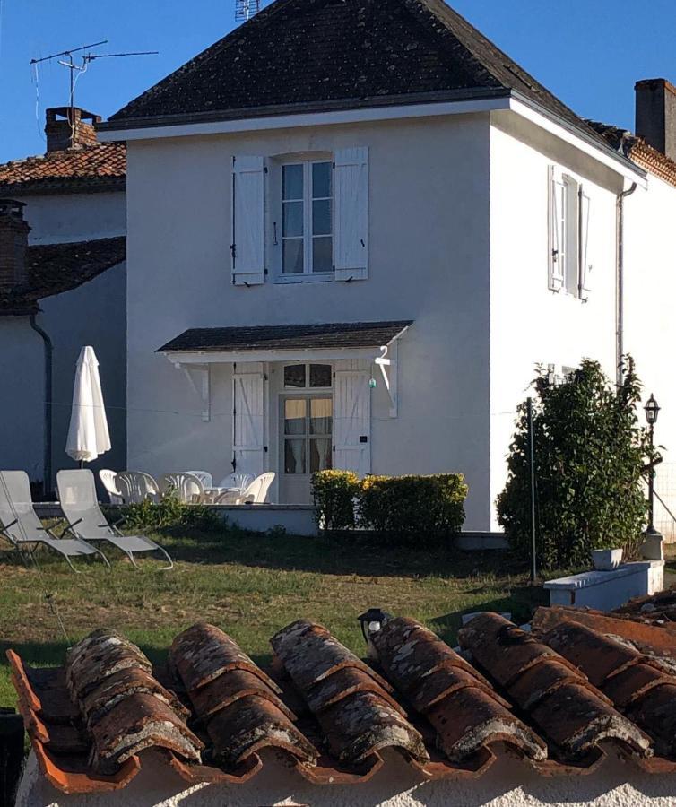 Gite Des Roses Oradour-Fanais Екстер'єр фото