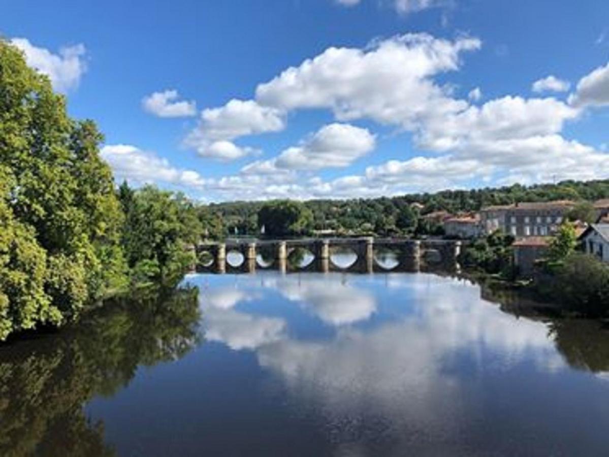 Gite Des Roses Oradour-Fanais Екстер'єр фото